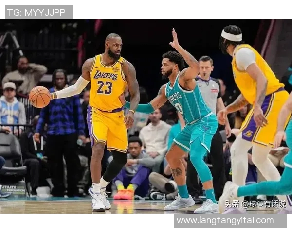 冲突升级！浓眉与教练发生激烈争执